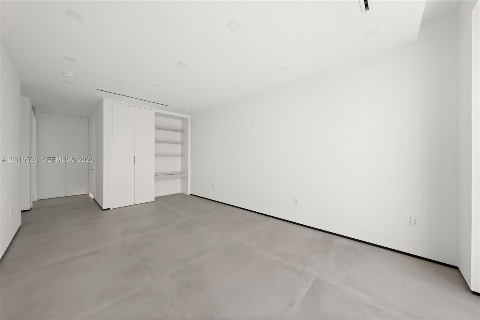 2096 Alamanda Dr North Miami, FL 33181