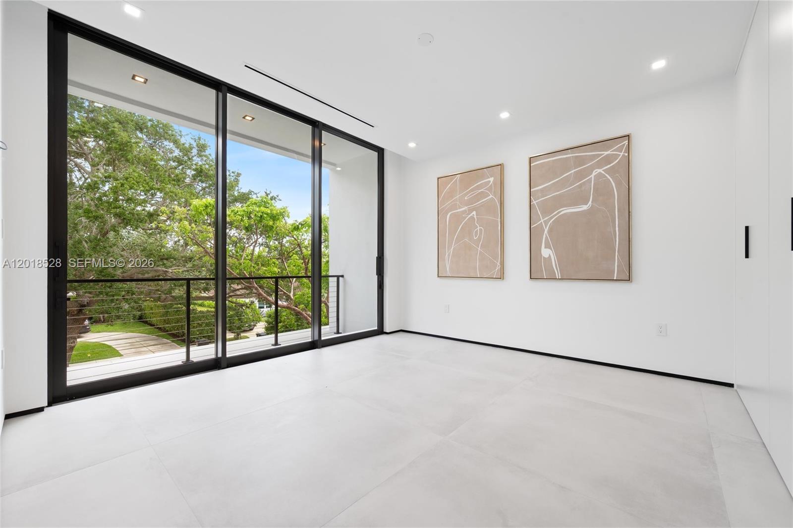 2096 Alamanda Dr North Miami, FL 33181