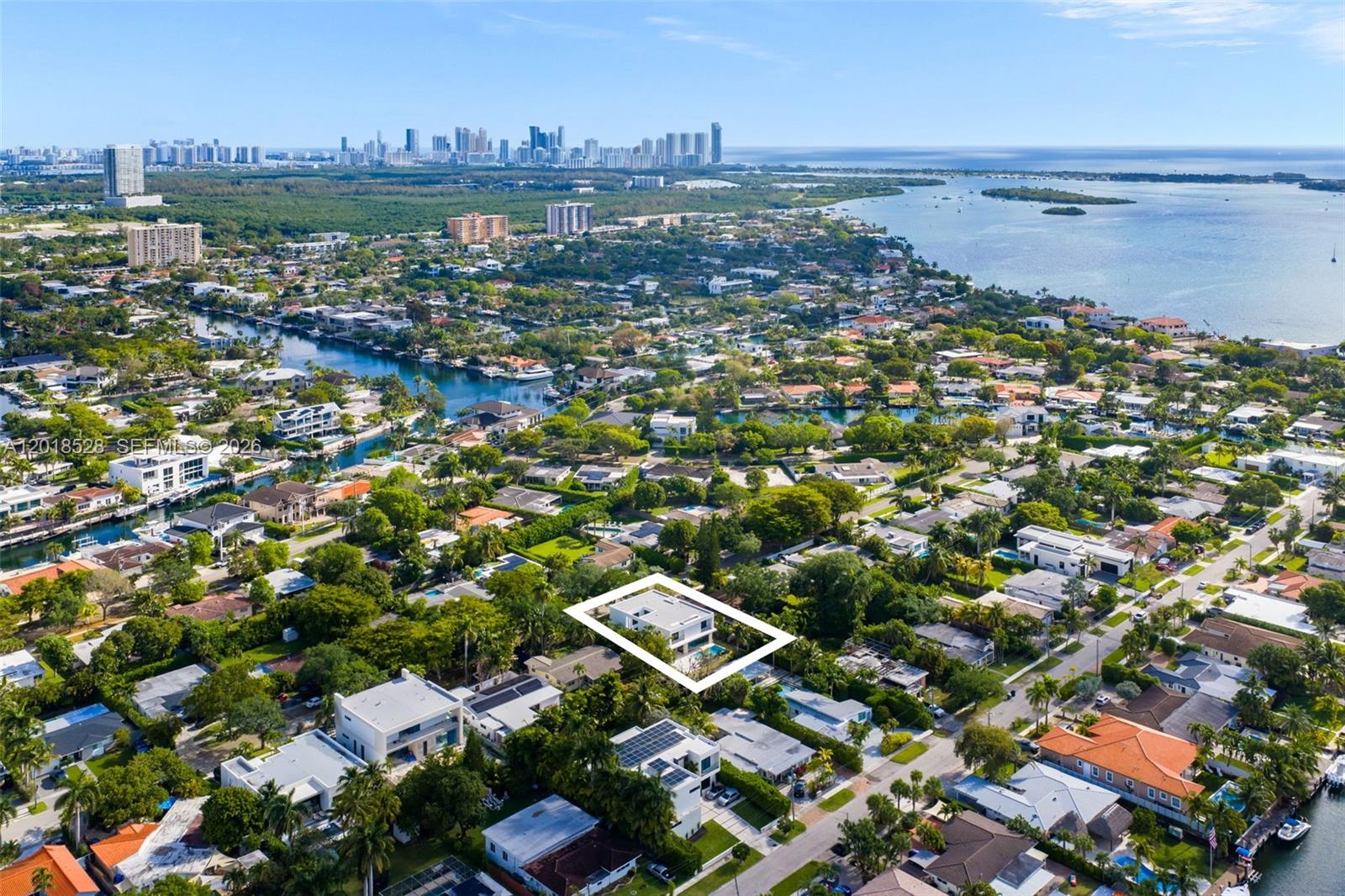 2096 Alamanda Dr North Miami, FL 33181