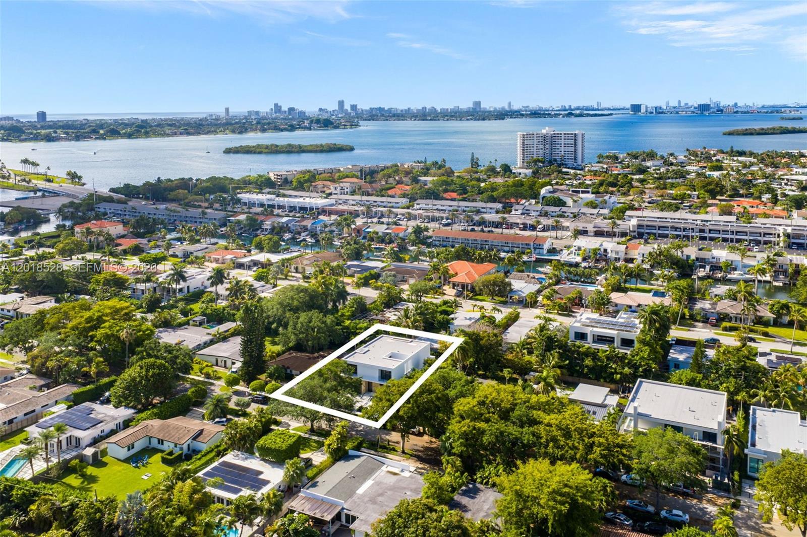 2096 Alamanda Dr North Miami, FL 33181