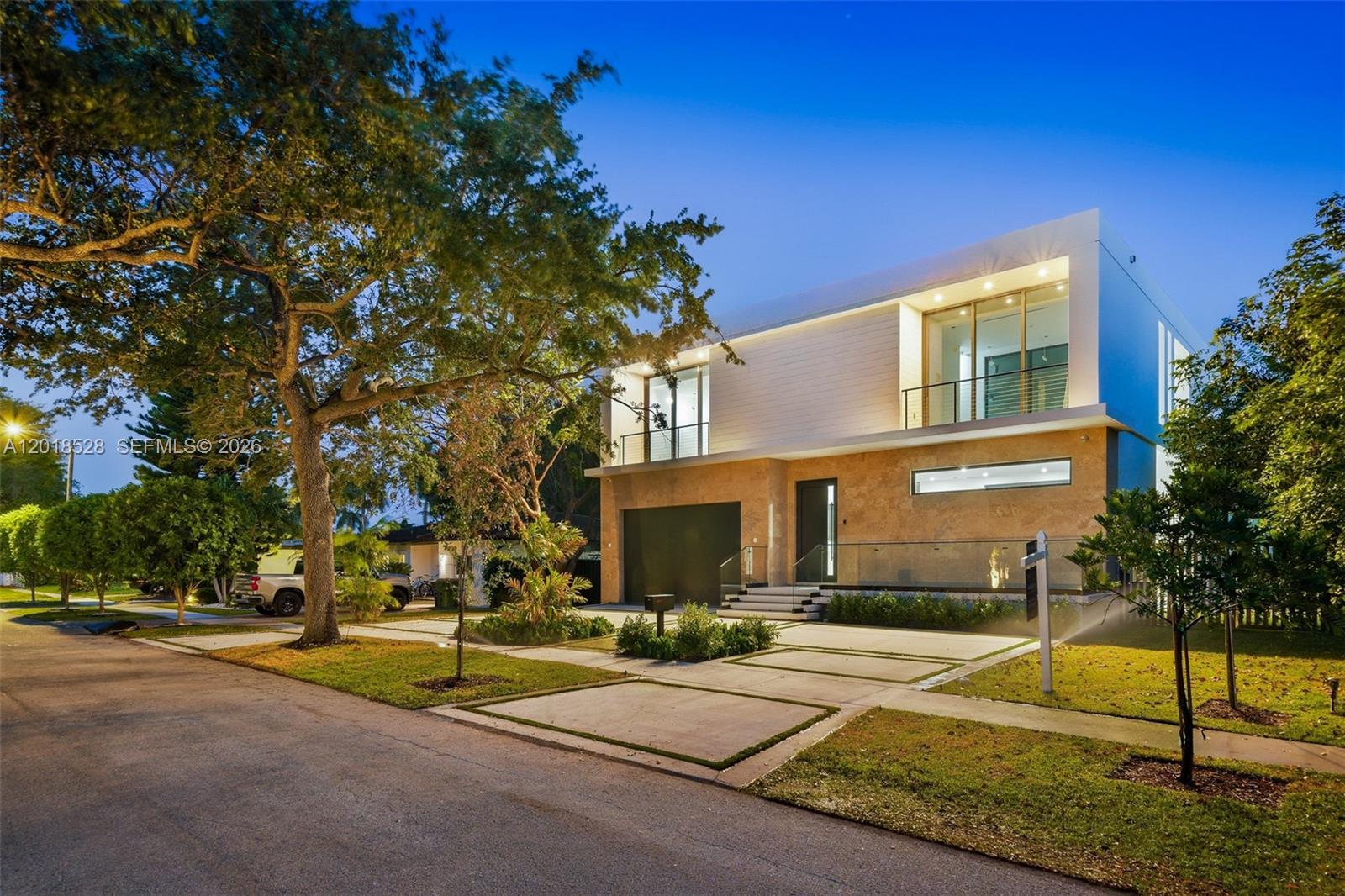 2096 Alamanda Dr North Miami, FL 33181