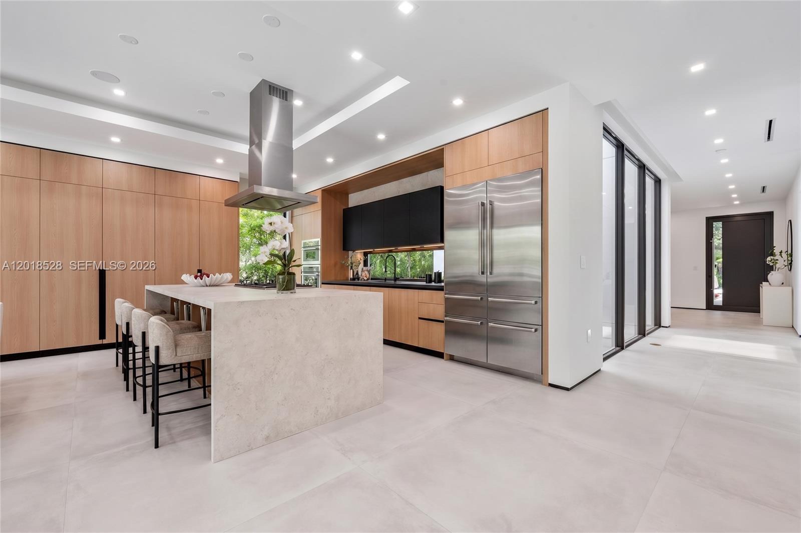 2096 Alamanda Dr North Miami, FL 33181