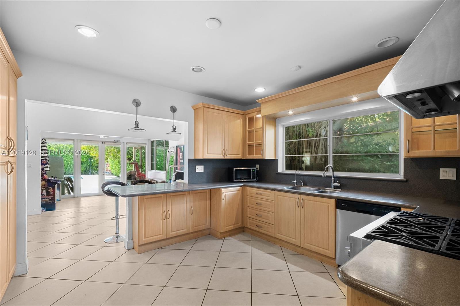 3758 Prairie Ave Miami Beach, FL 33140