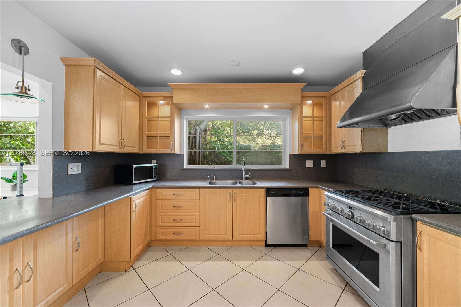 3758 Prairie Ave Miami Beach, FL 33140