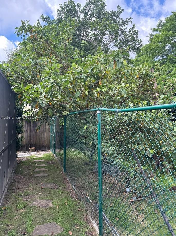 8040 SW 63rd Pl Miami, FL 33143