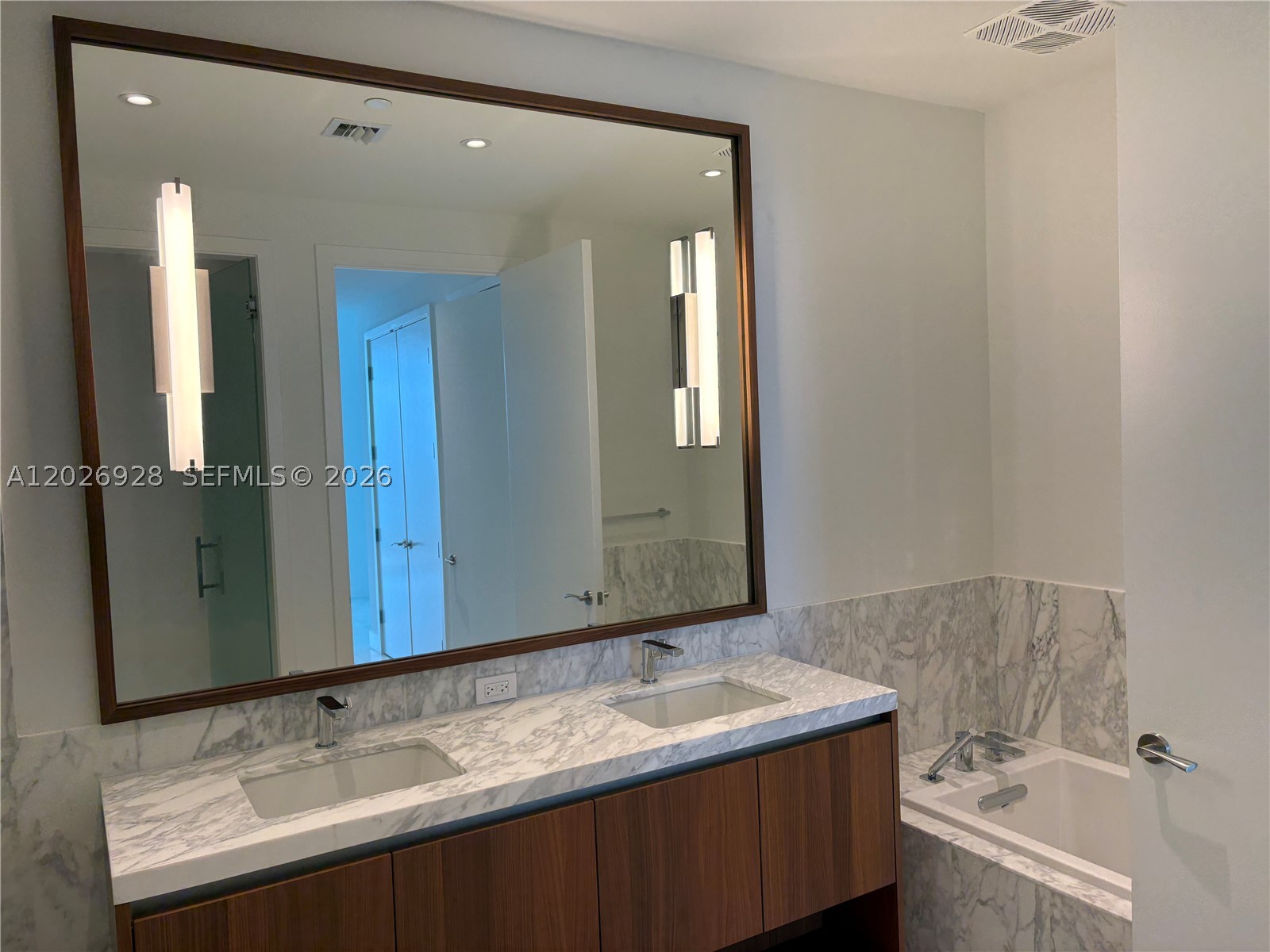 image Una Residences9