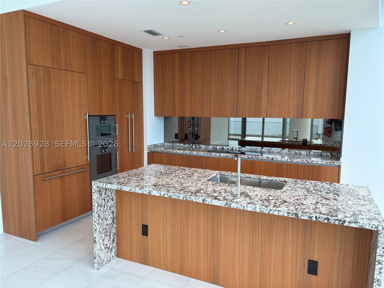 image Una Residences4
