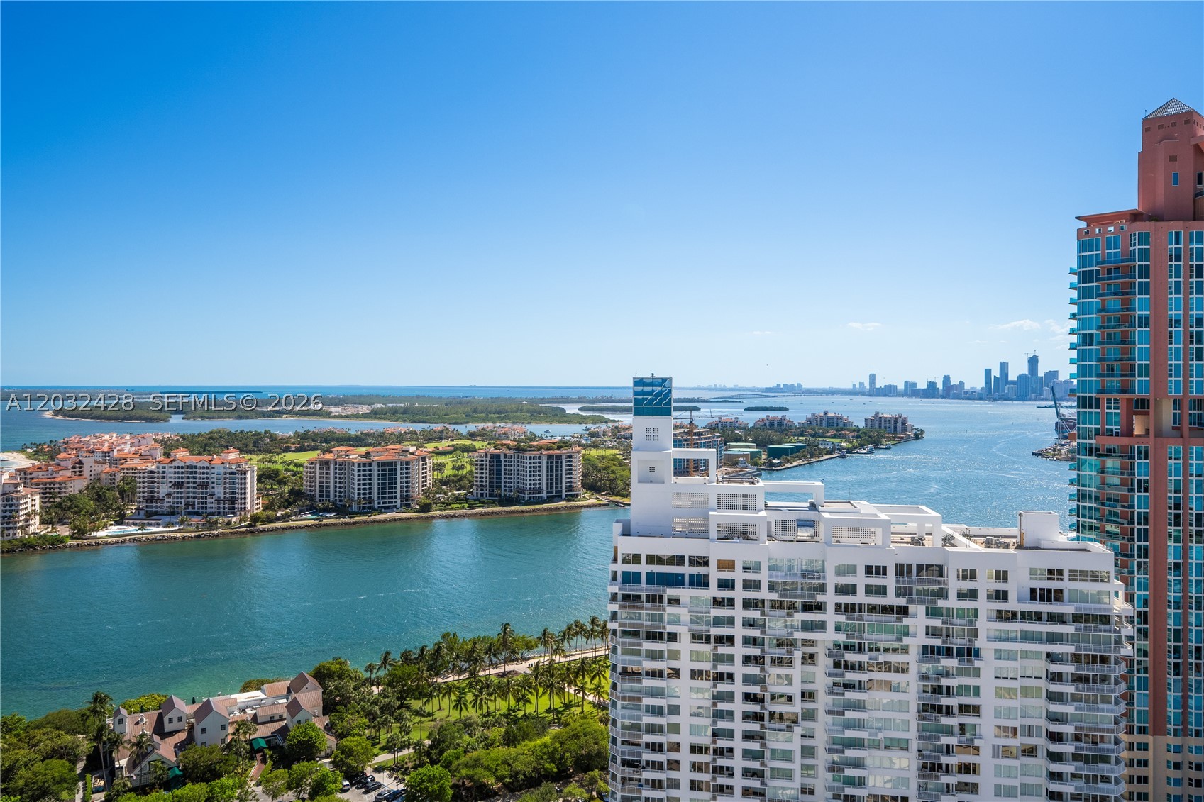 image Continuum South Beach North Tower30