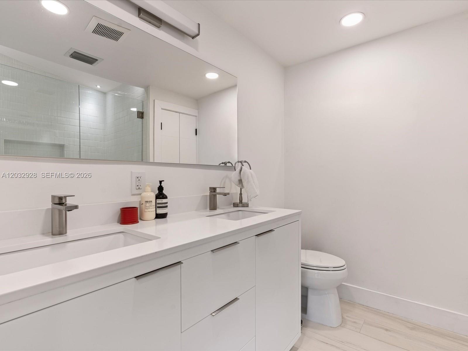 1945 Alamanda Dr North Miami, FL 33181