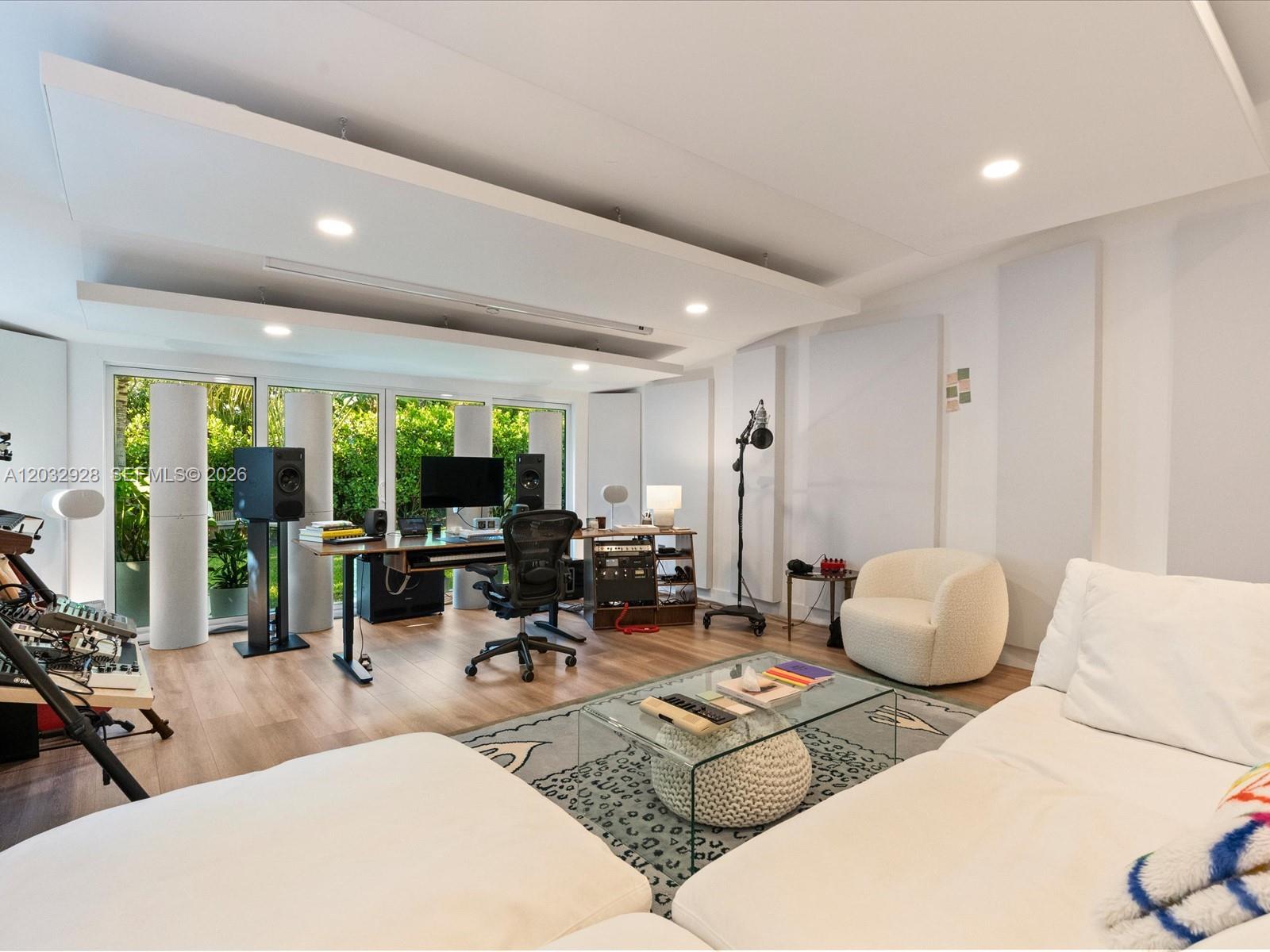 1945 Alamanda Dr North Miami, FL 33181