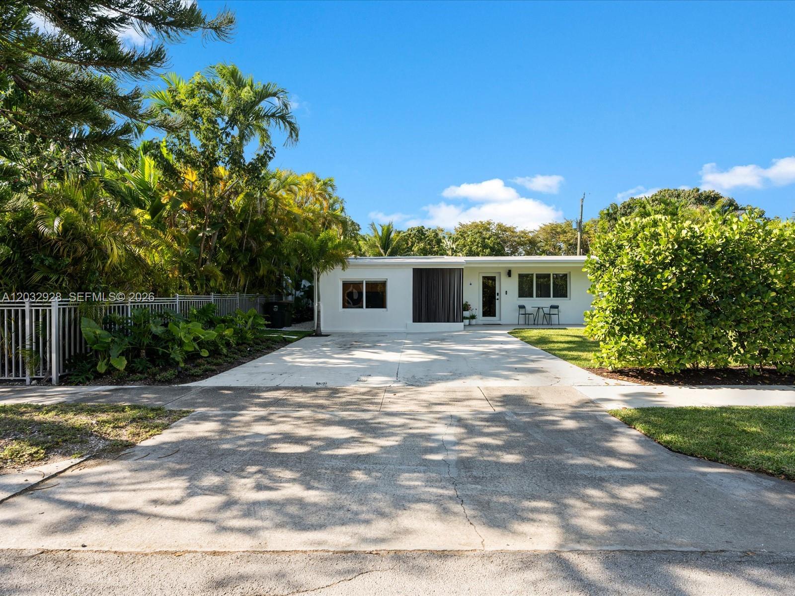 1945 Alamanda Dr North Miami, FL 33181