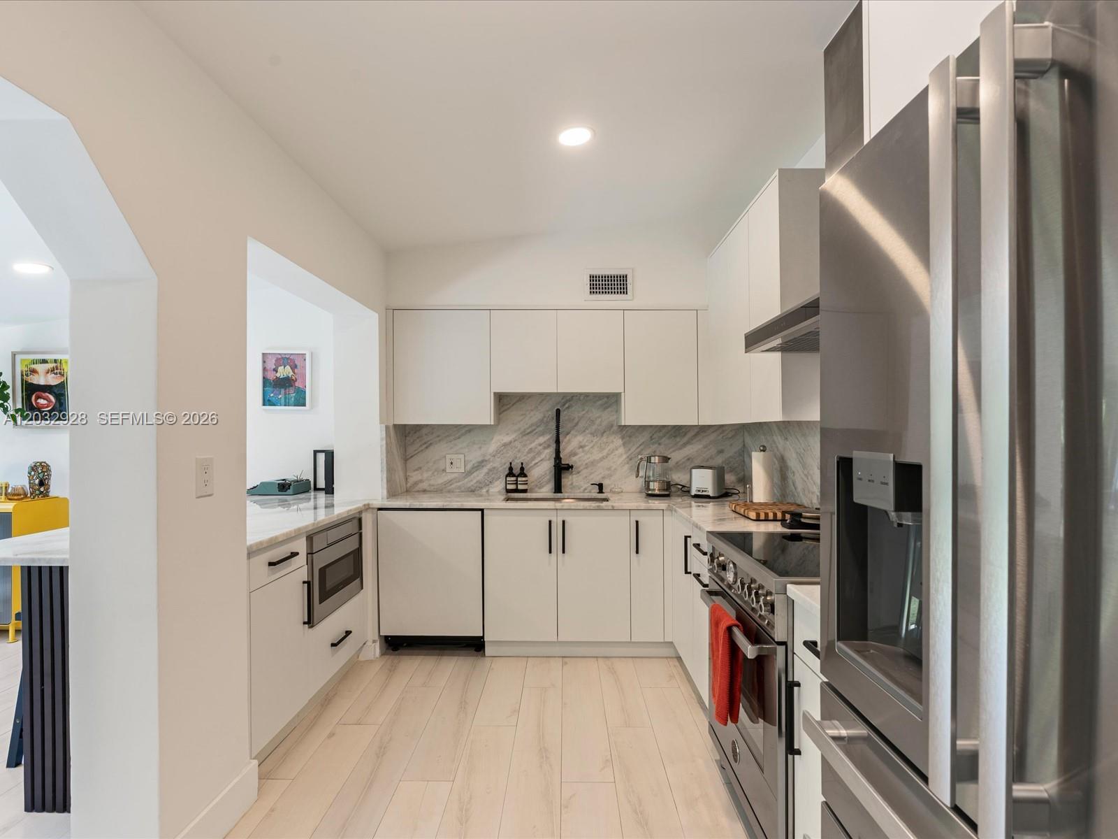 1945 Alamanda Dr North Miami, FL 33181