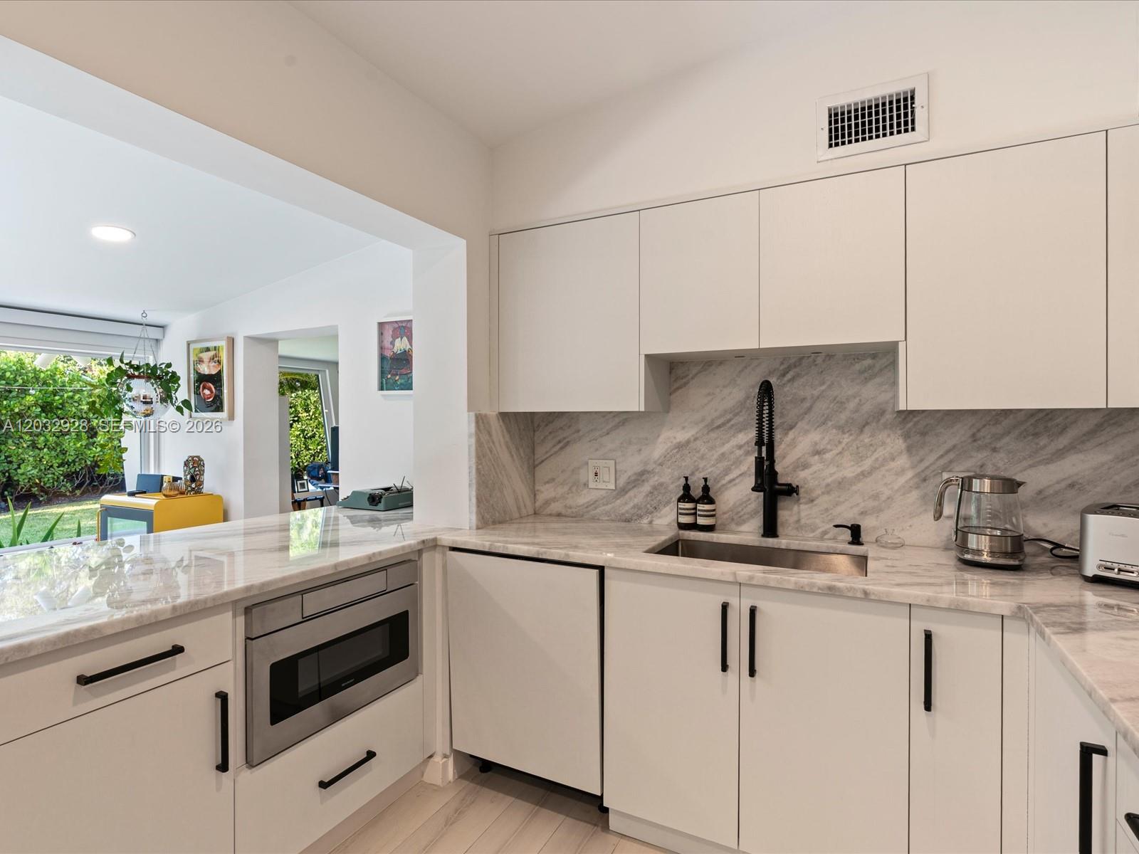 1945 Alamanda Dr North Miami, FL 33181