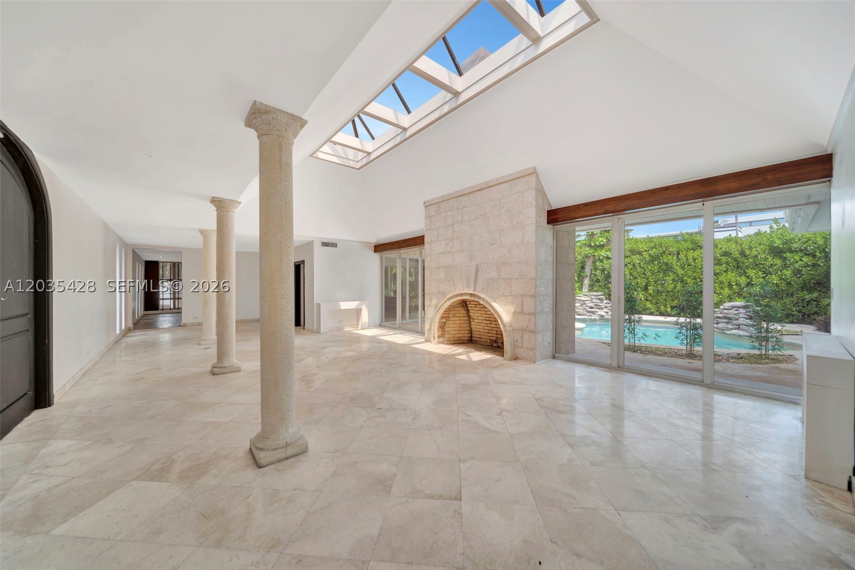 111 S Hibiscus Dr