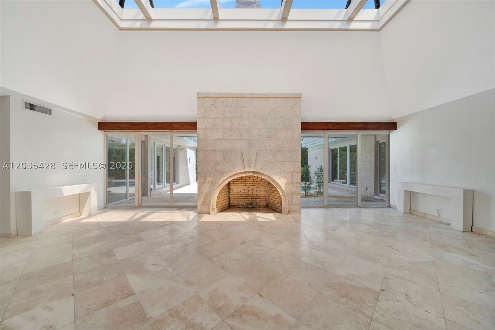 111 S Hibiscus Dr Miami Beach, FL 33139