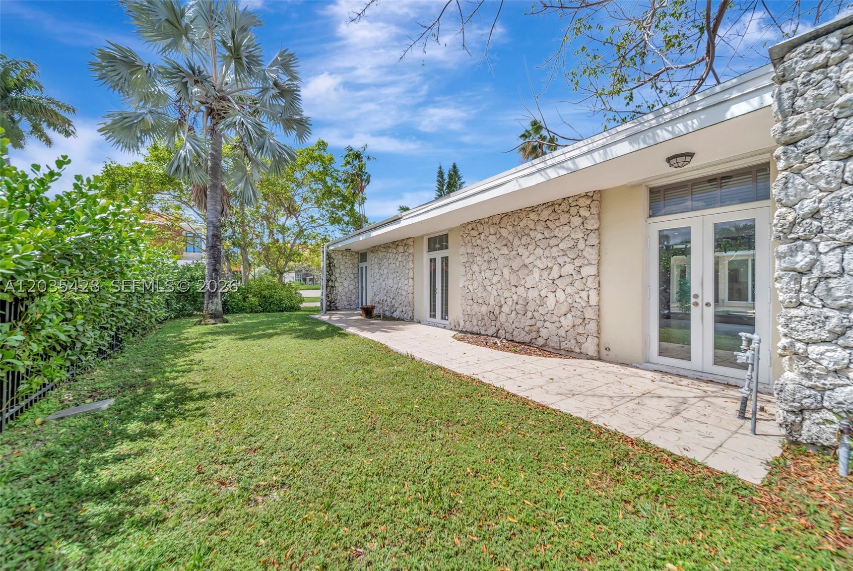 111 S Hibiscus Dr Miami Beach, FL 33139