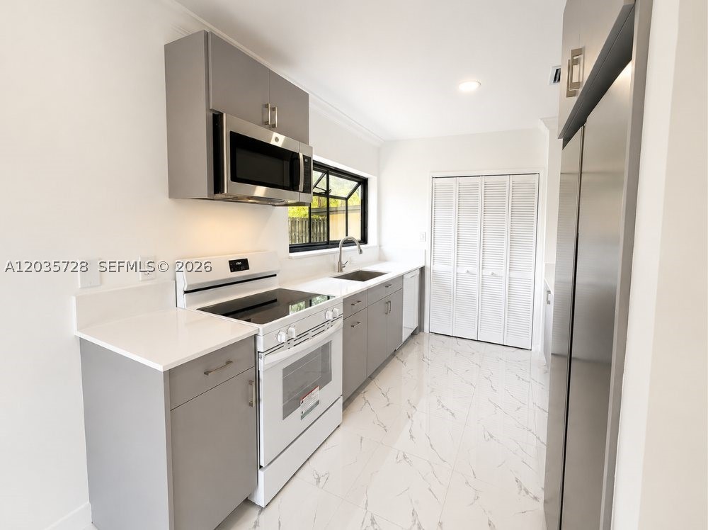 401 S Shore Dr Miami Beach, FL 33141
