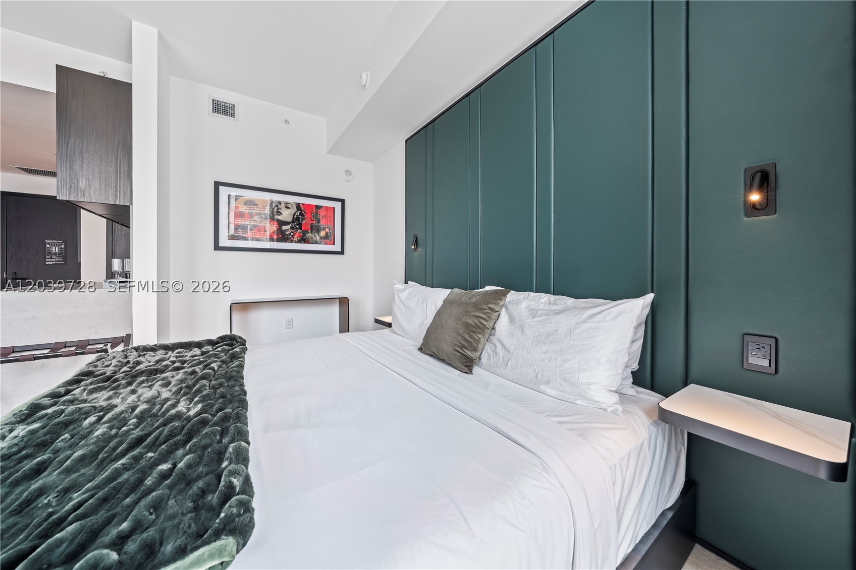 image E11EVEN Hotel & Residences9