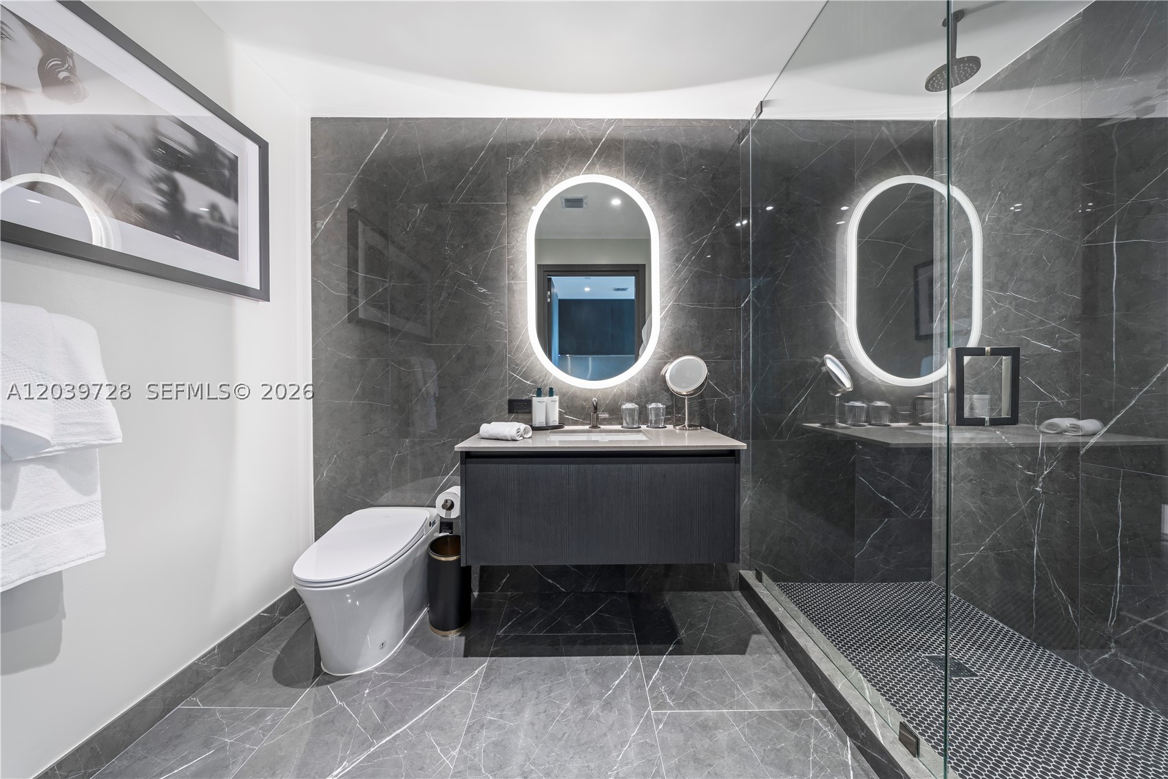 image E11EVEN Hotel & Residences12