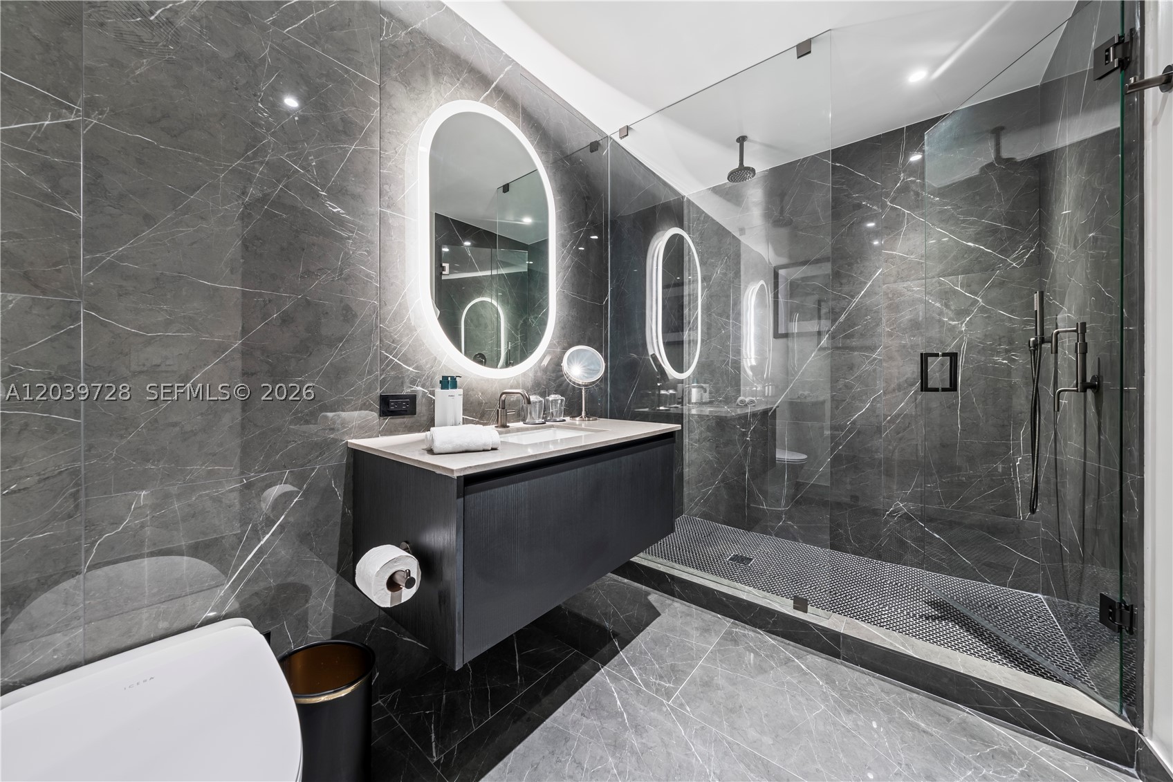 image E11EVEN Hotel & Residences13