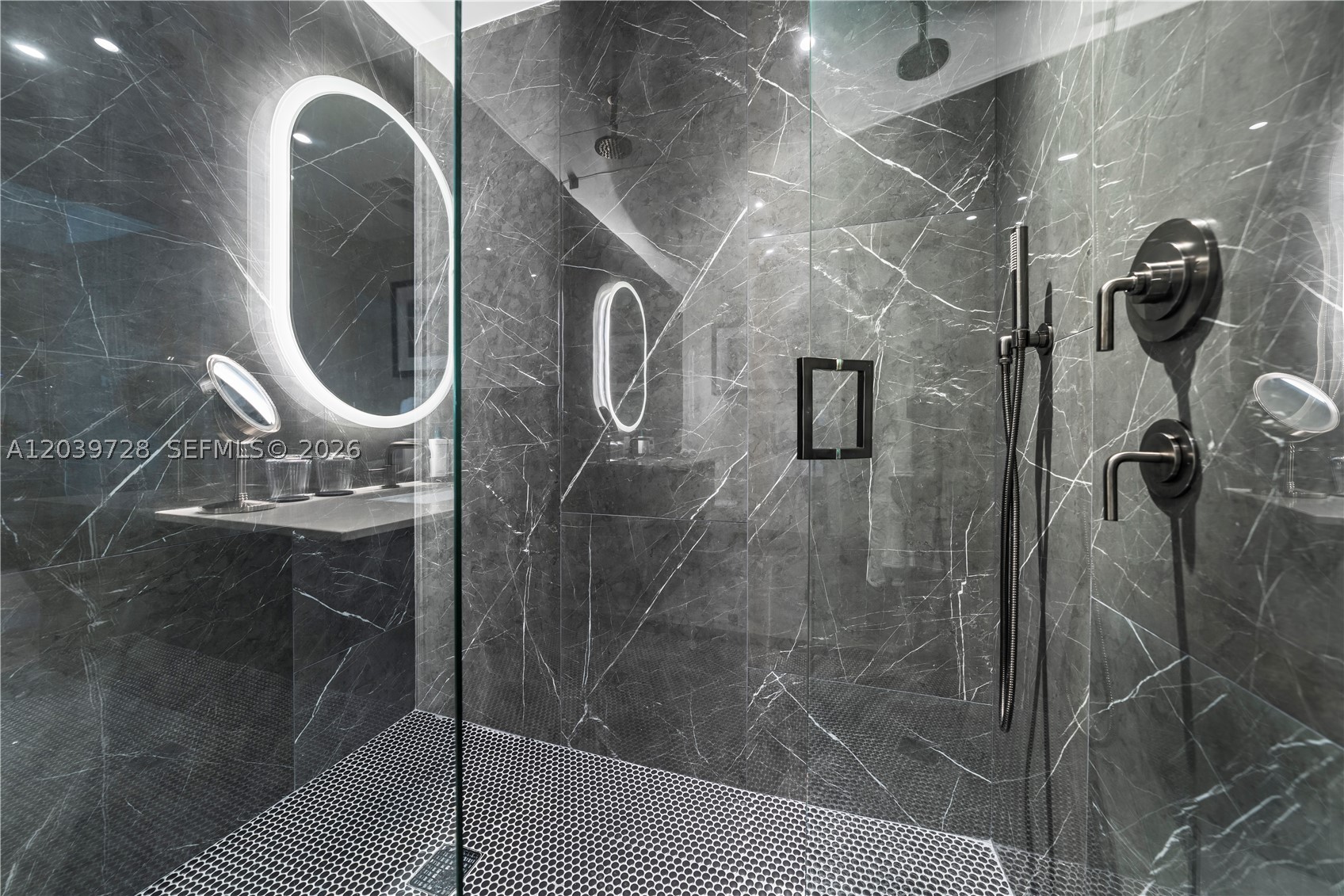 image E11EVEN Hotel & Residences14