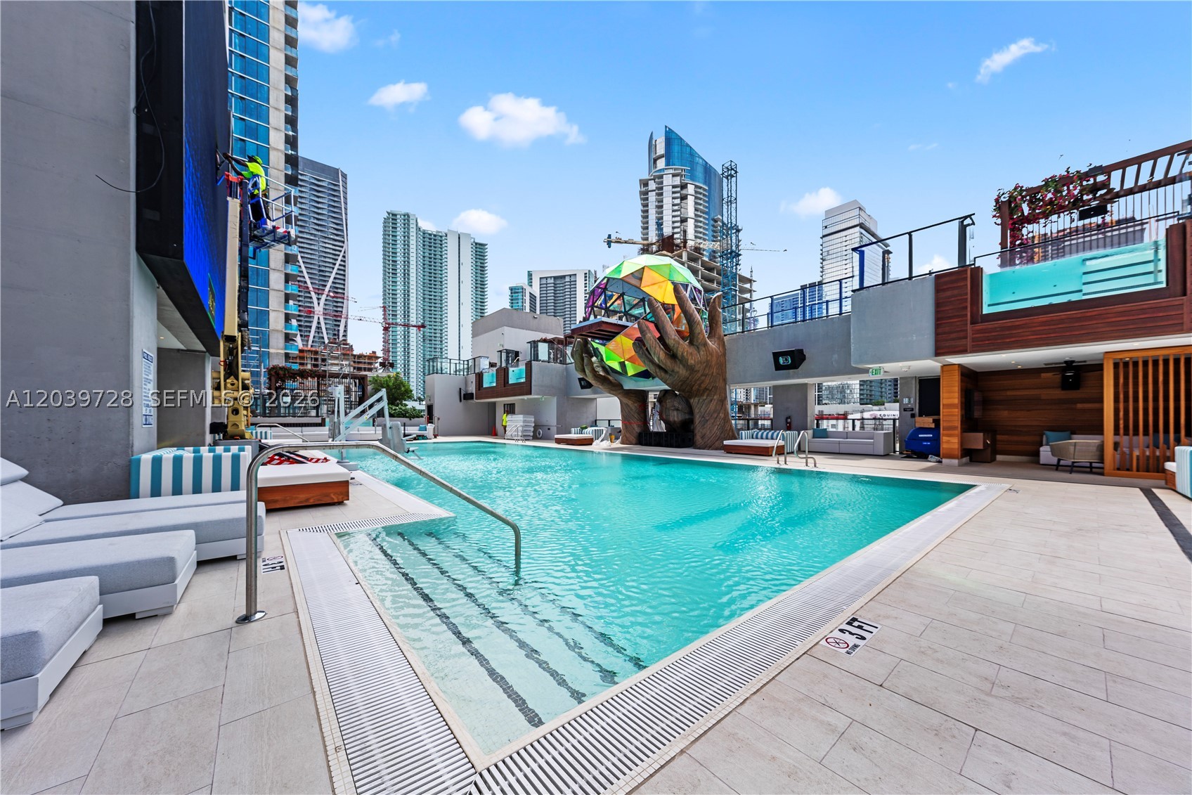 image E11EVEN Hotel & Residences16