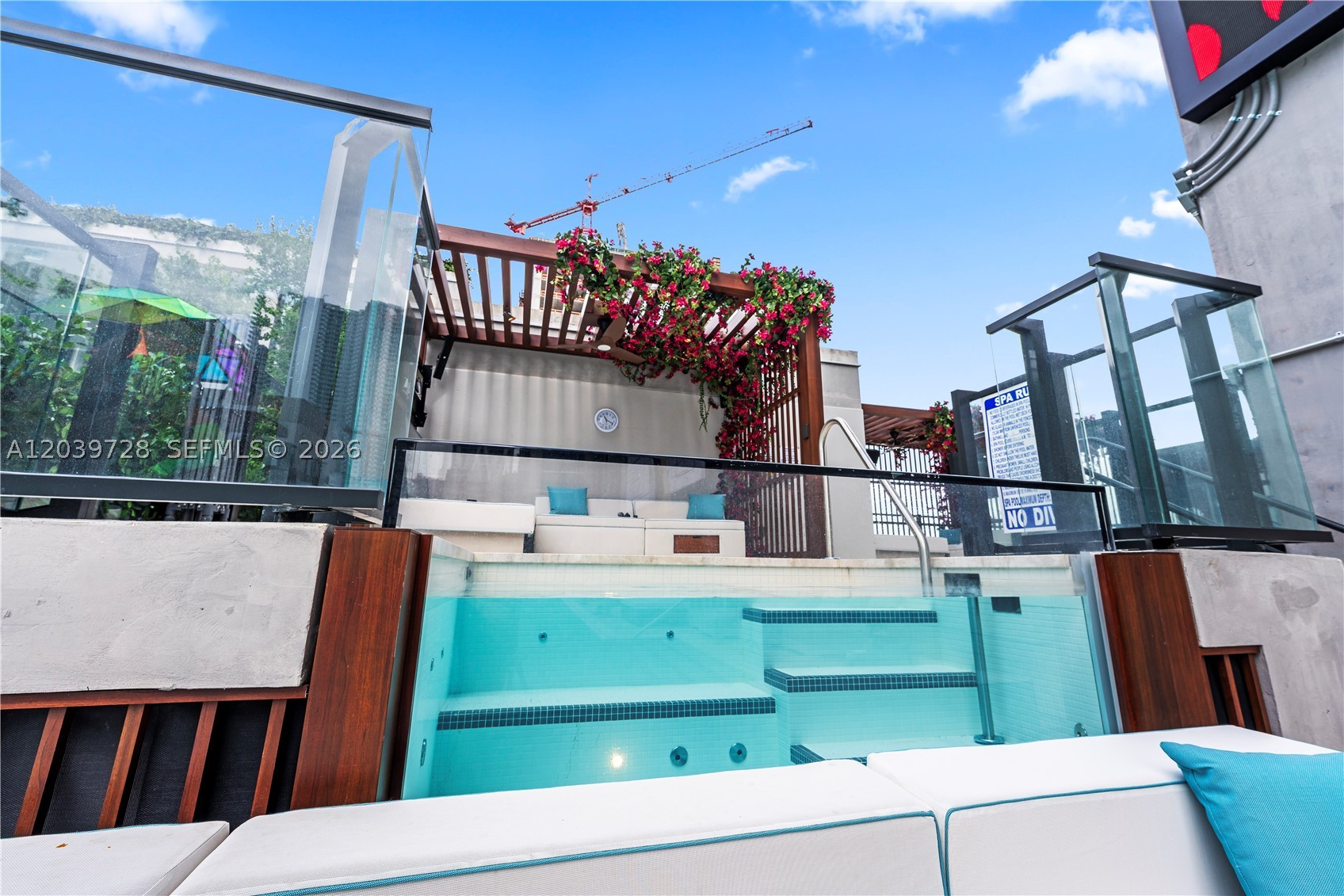 image E11EVEN Hotel & Residences17