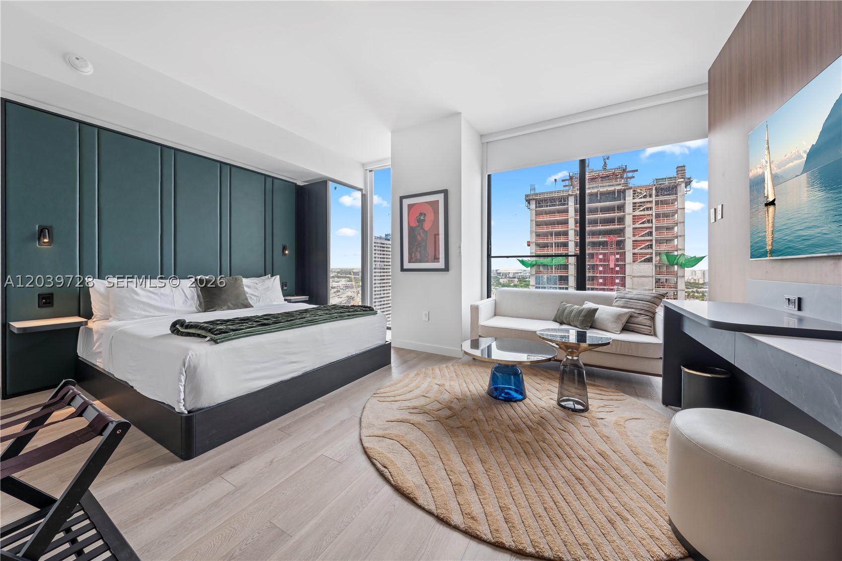 image E11EVEN Hotel & Residences6
