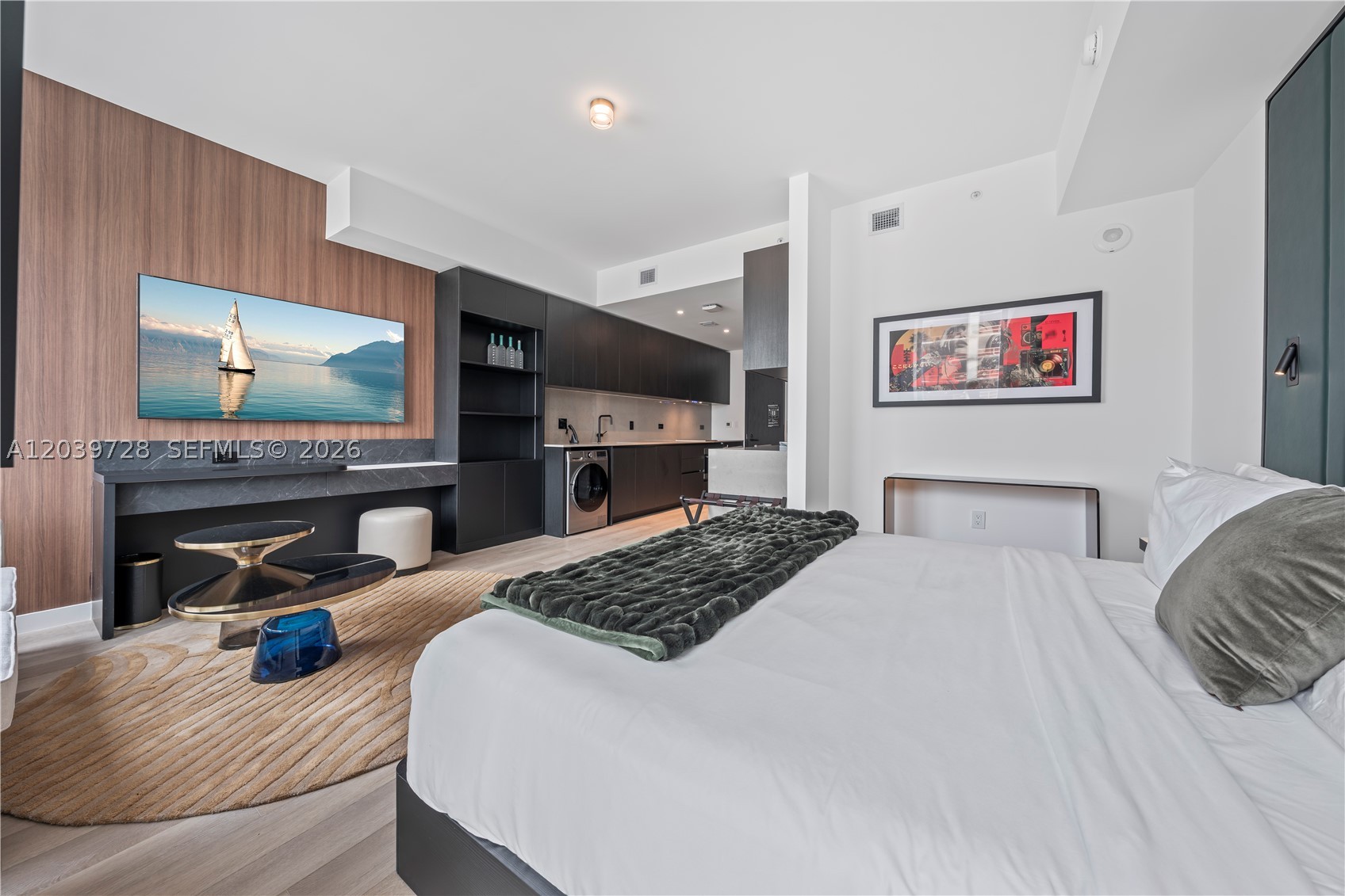 image E11EVEN Hotel & Residences8