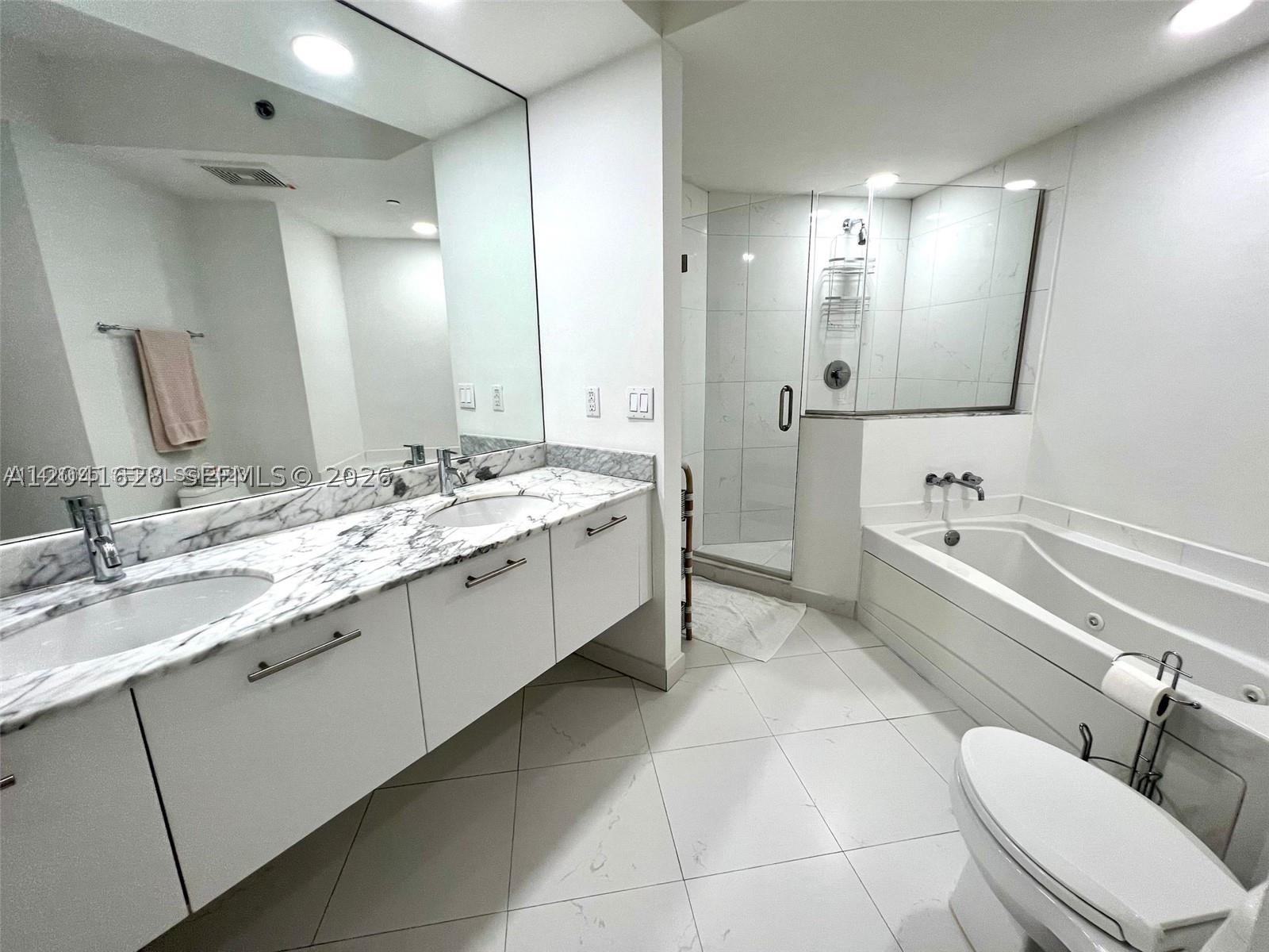 500 Brickell Ave #1410 Miami, FL 33131