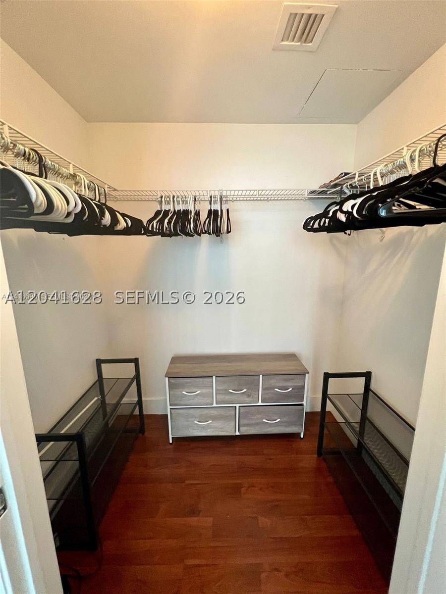 500 Brickell Ave #1410 Miami, FL 33131