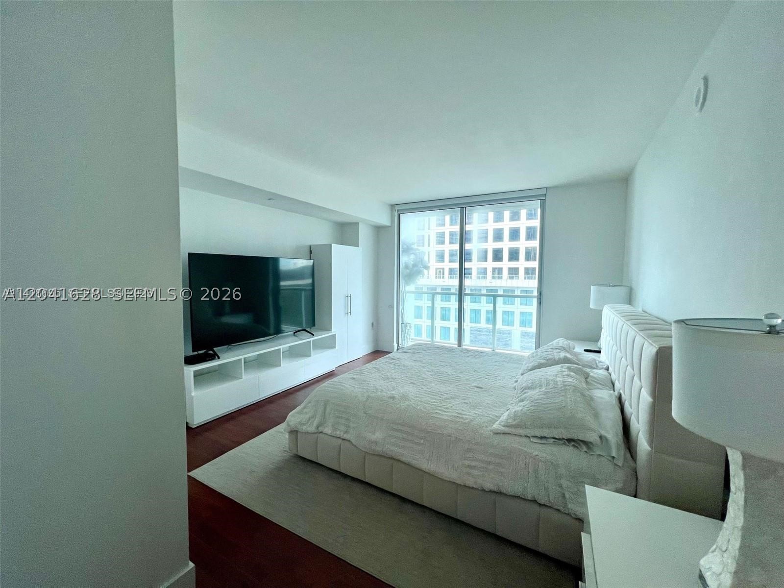 500 Brickell Ave #1410 Miami, FL 33131