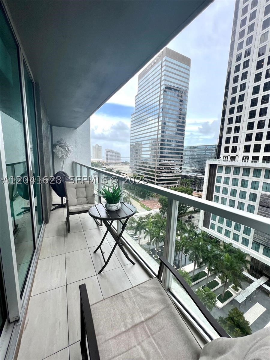 500 Brickell Ave #1410 Miami, FL 33131