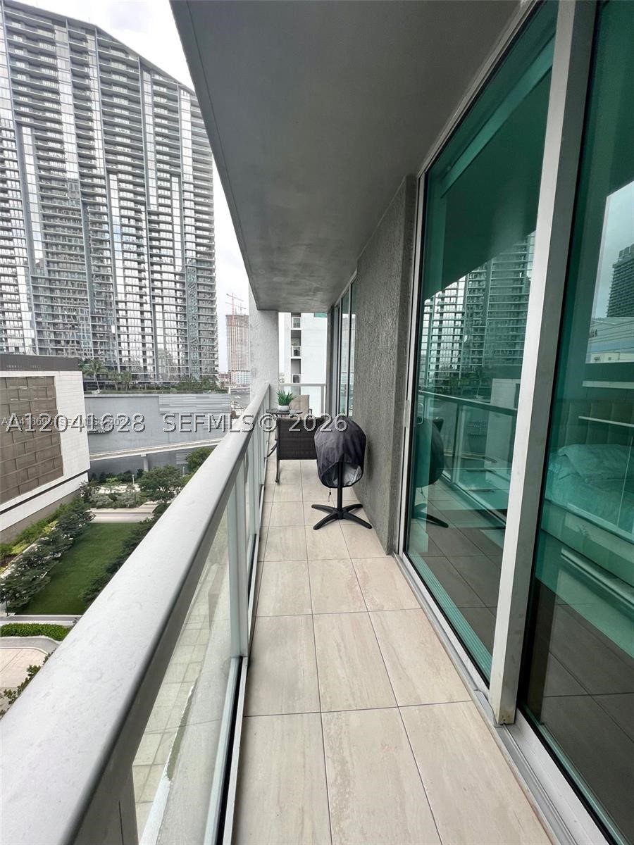 500 Brickell Ave #1410 Miami, FL 33131