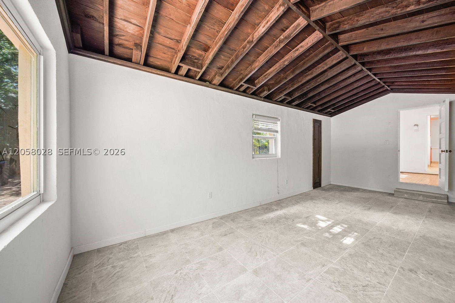 5842 Alton Rd Miami Beach, FL 33140