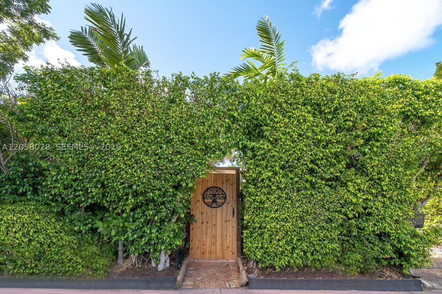 5842 Alton Rd Miami Beach, FL 33140