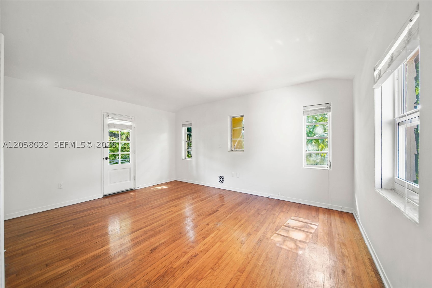 5842 Alton Rd Miami Beach, FL 33140
