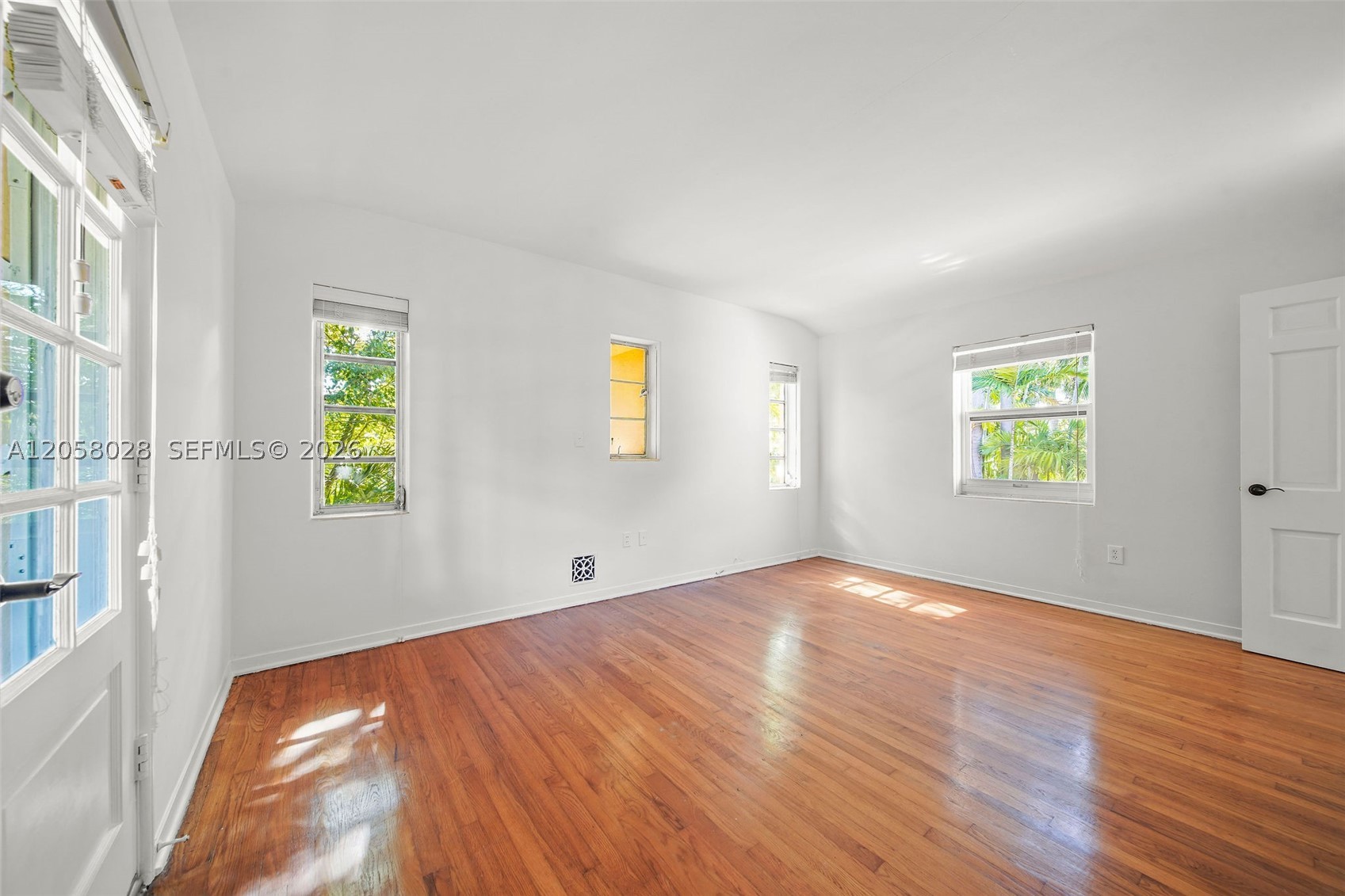 5842 Alton Rd Miami Beach, FL 33140