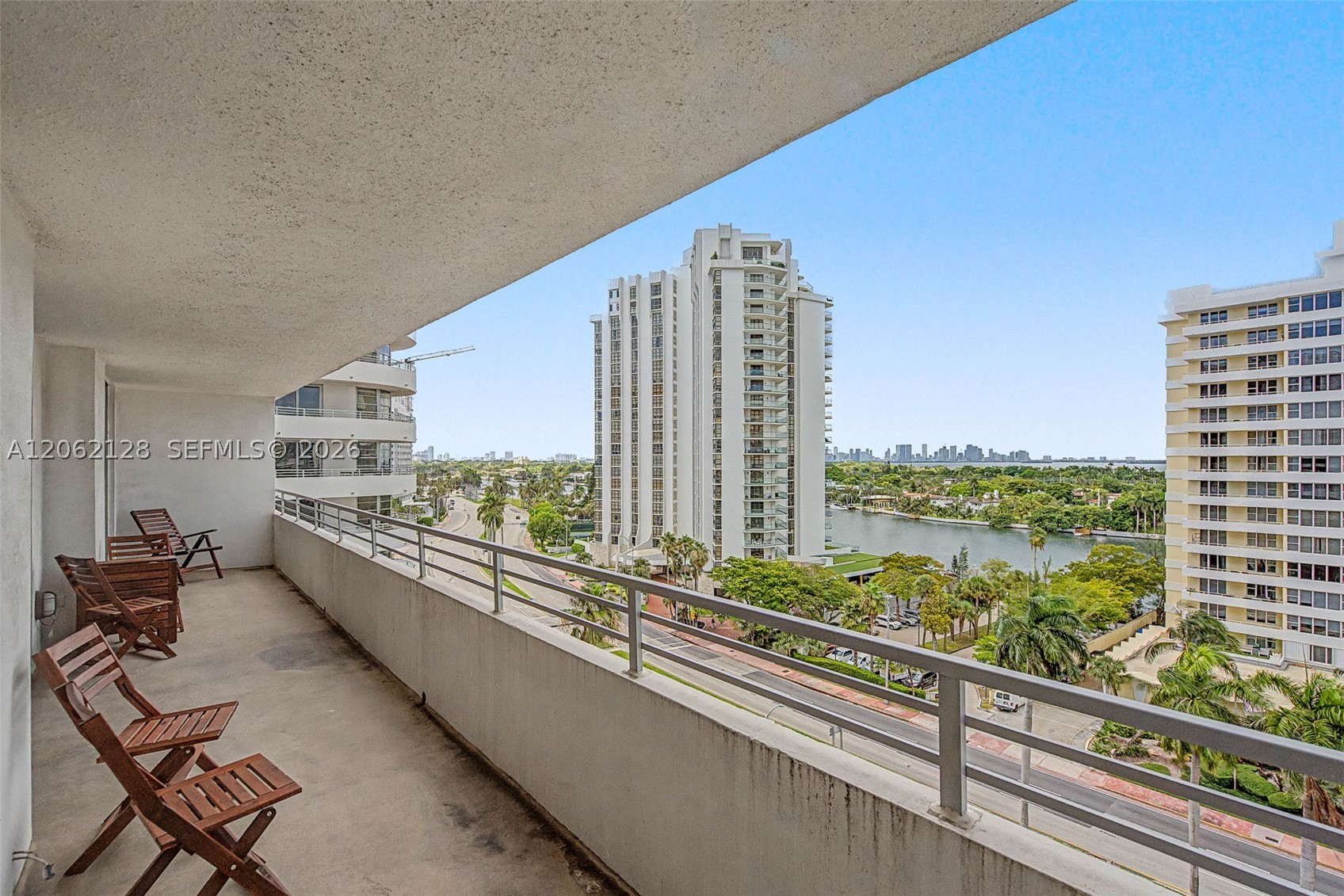 5555 Collins Ave #10V