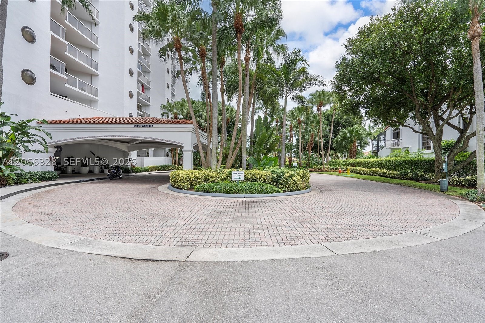 3610 Yacht Clb Dr #1114