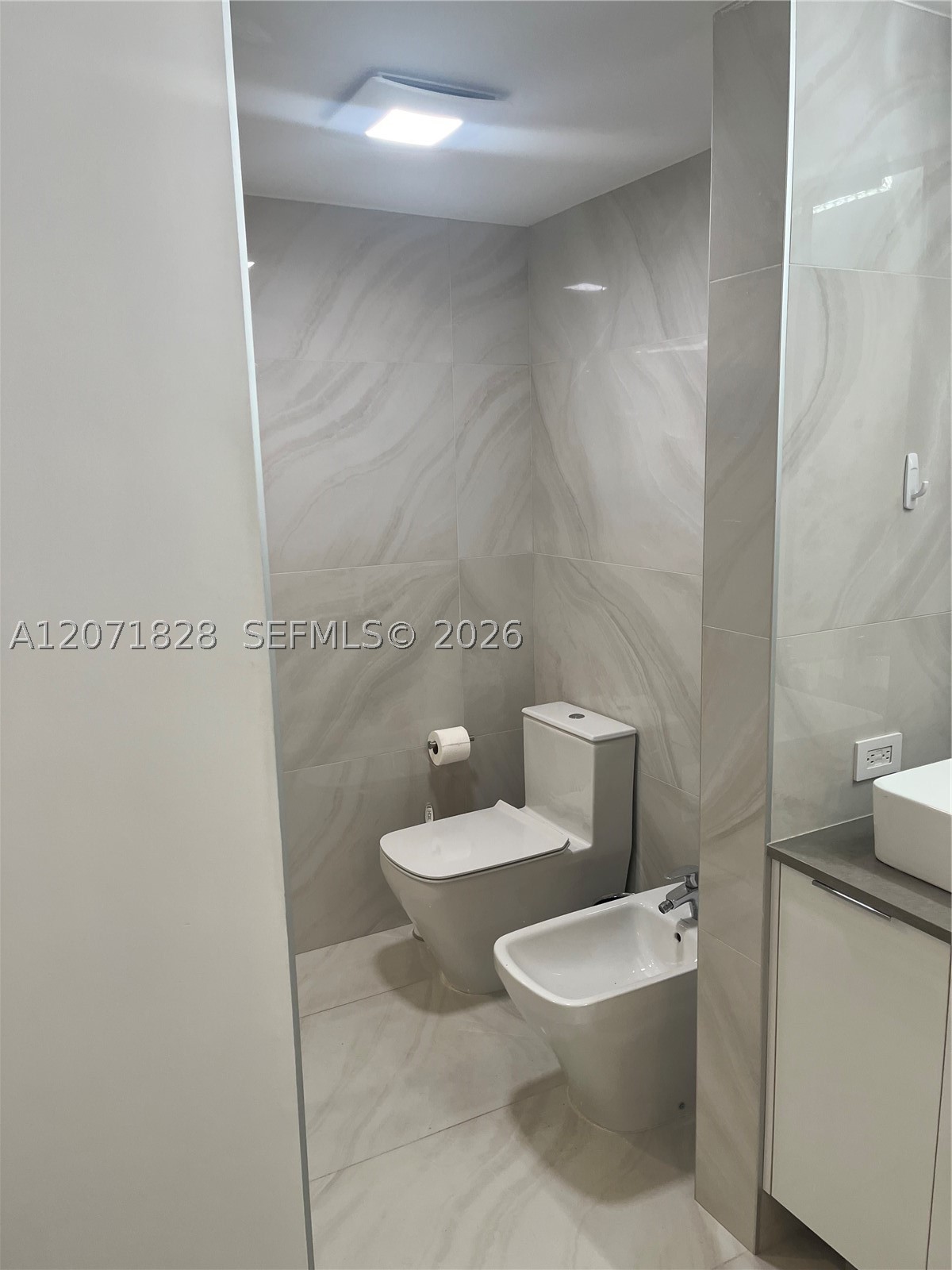 20191 E Country Clb Dr #503