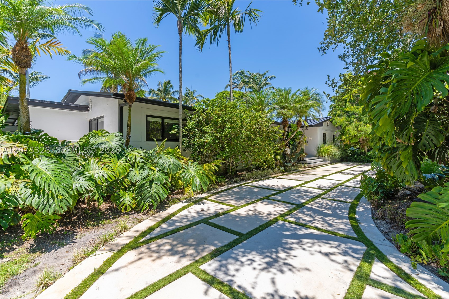 13400 SW 70th Ave Pinecrest, FL 33156