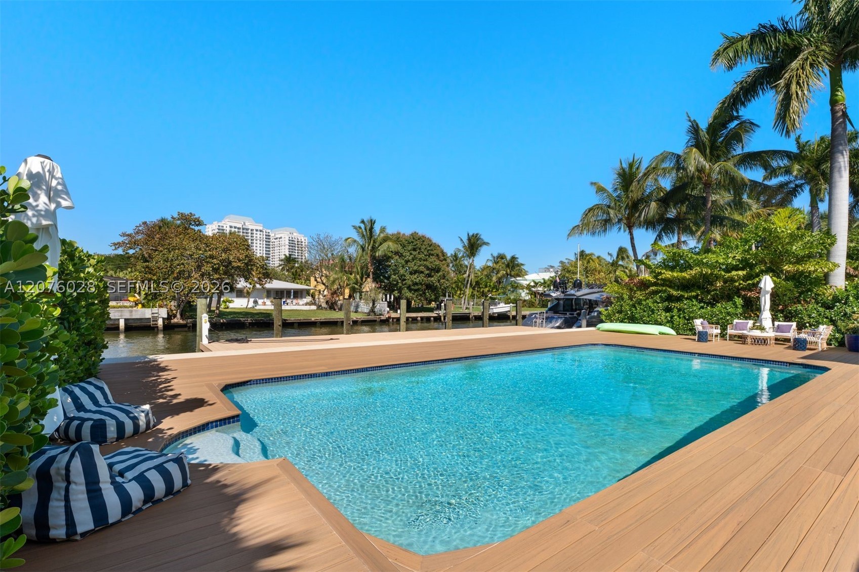 1025 Belle Meade Is Dr Miami, FL 33138