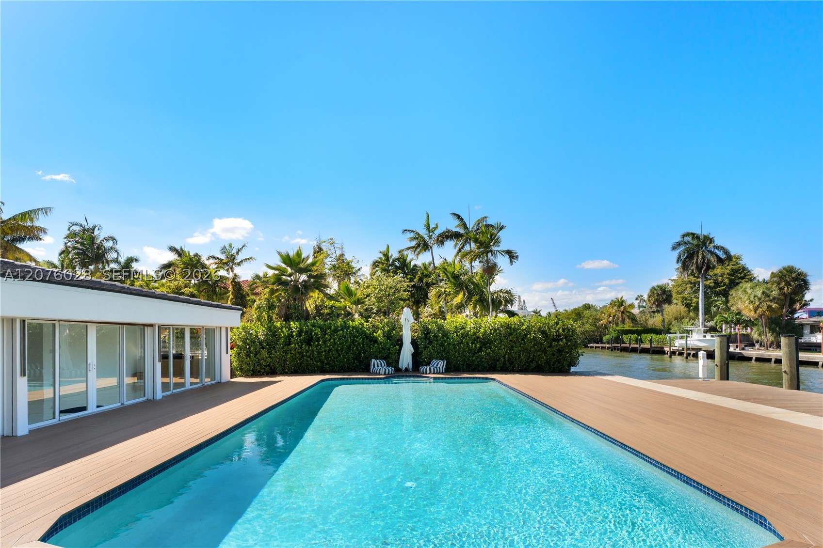 1025 Belle Meade Is Dr Miami, FL 33138