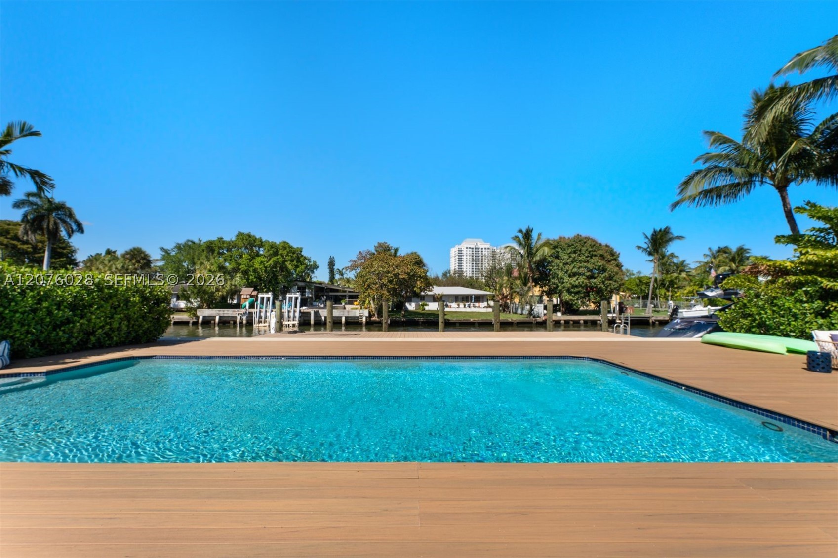 1025 Belle Meade Is Dr Miami, FL 33138