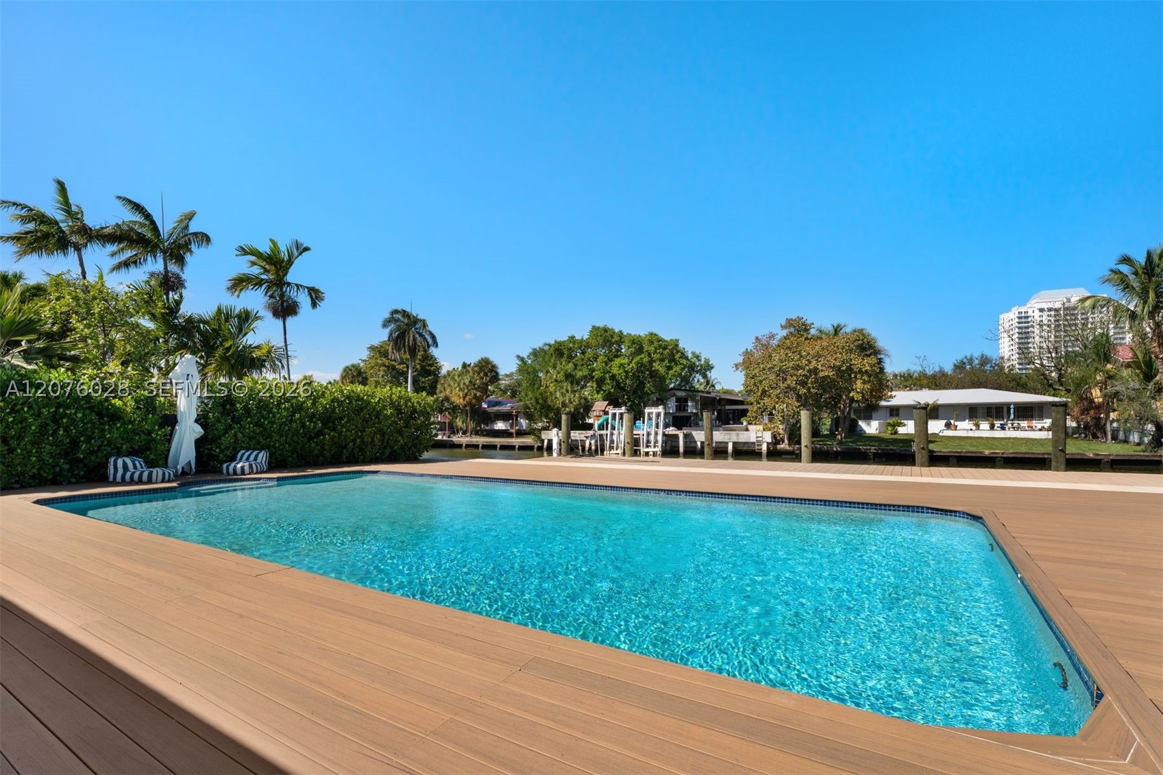1025 Belle Meade Is Dr Miami, FL 33138