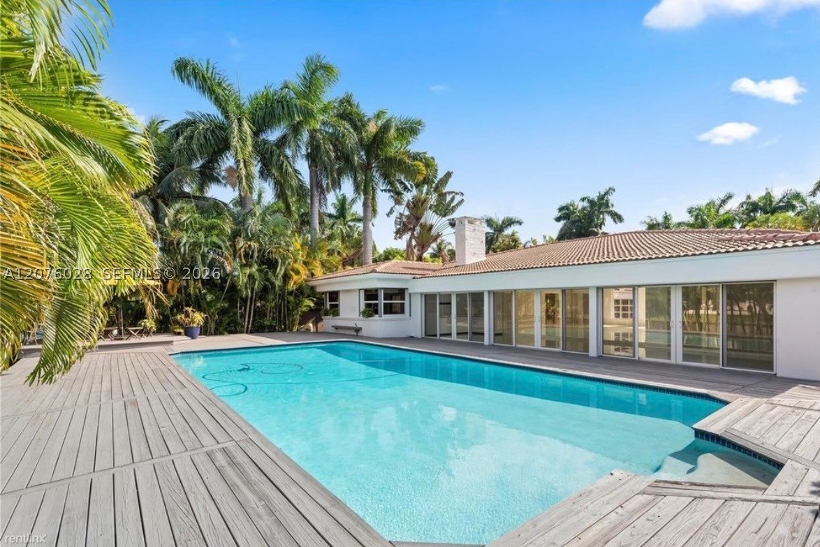 1025 Belle Meade Is Dr Miami, FL 33138