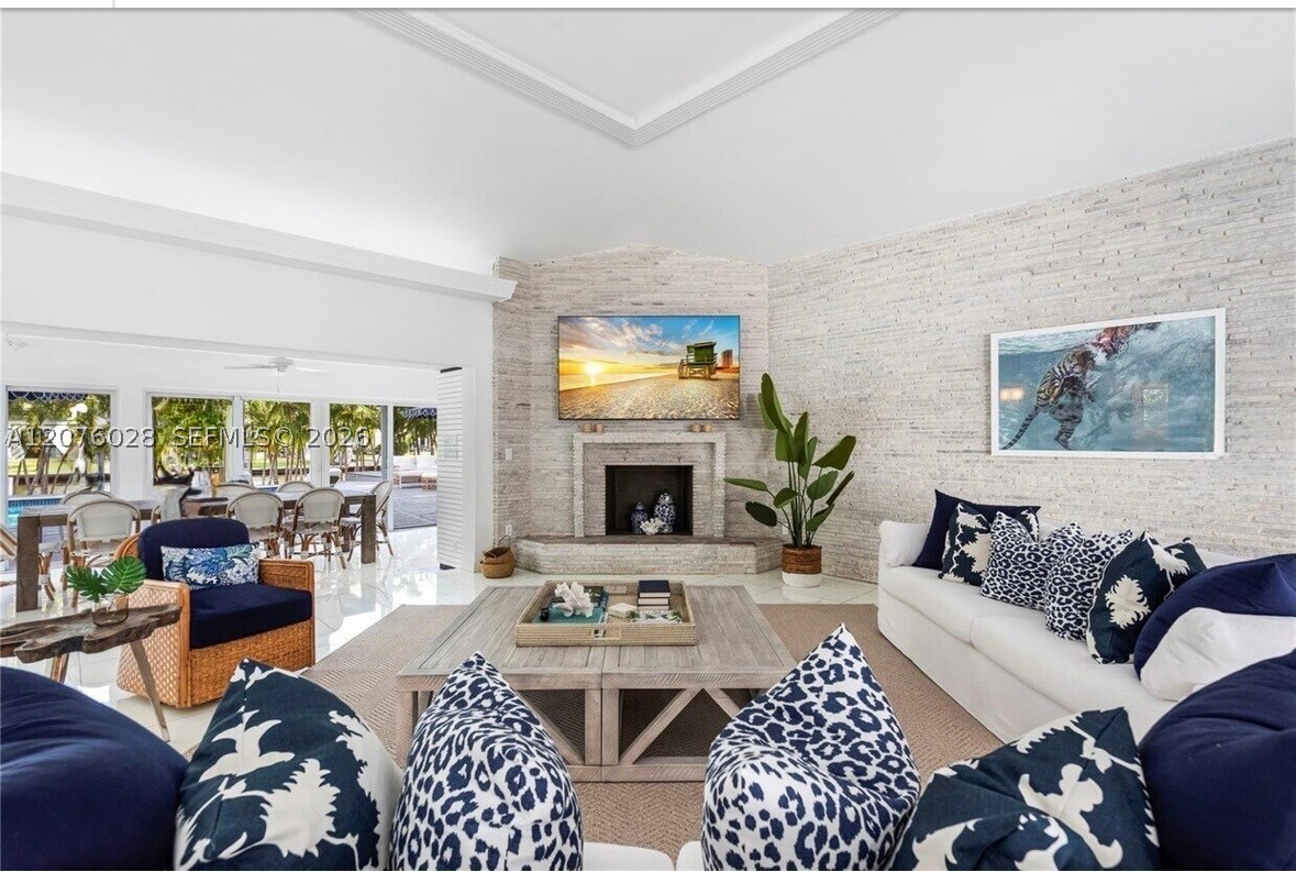 1025 Belle Meade Is Dr Miami, FL 33138