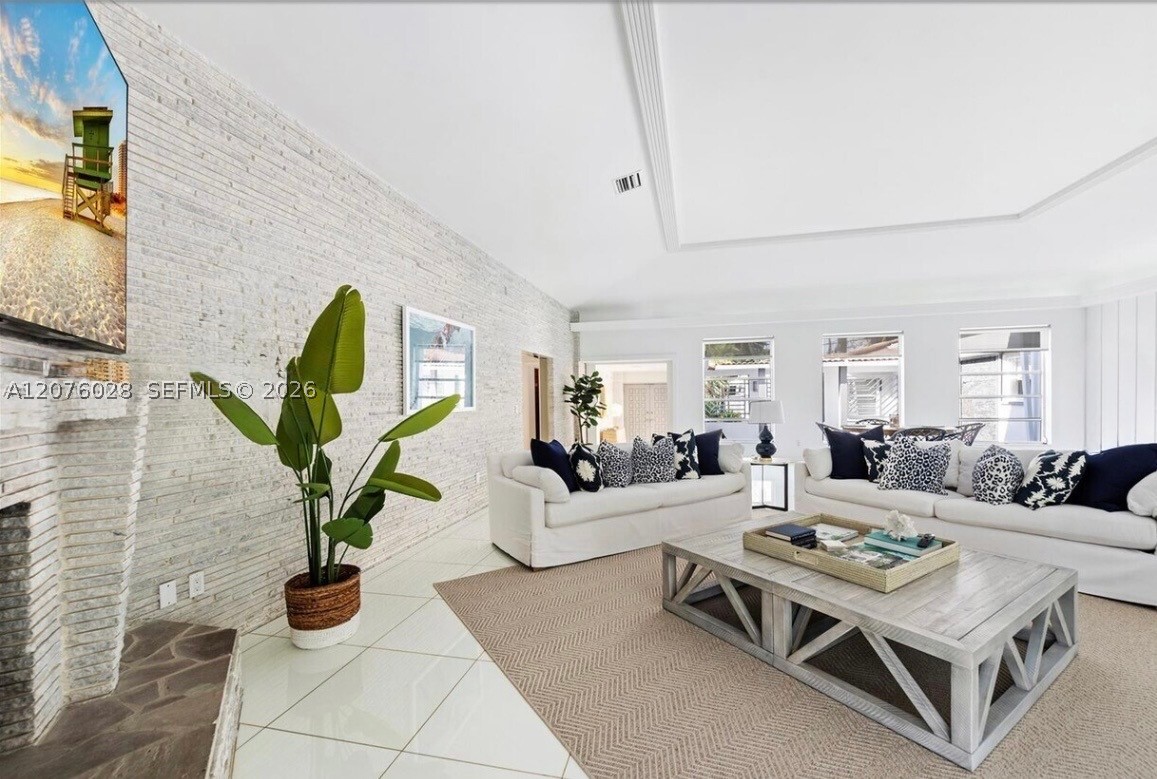 1025 Belle Meade Is Dr Miami, FL 33138