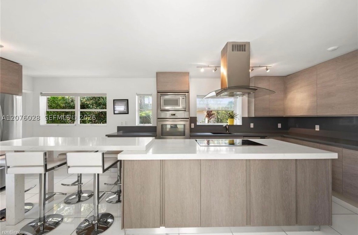 1025 Belle Meade Is Dr Miami, FL 33138